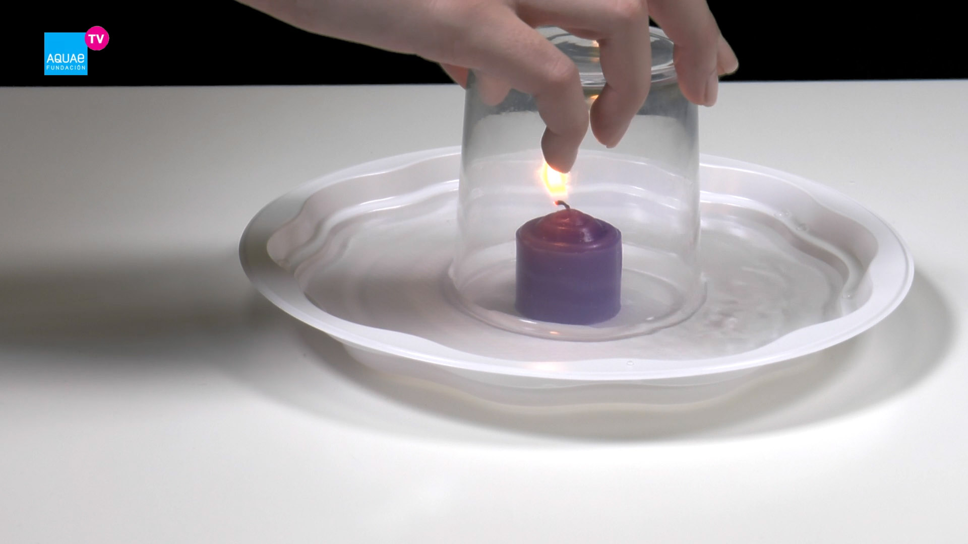 Así se pueden hacer velas caseras para tener luz durante un apagón