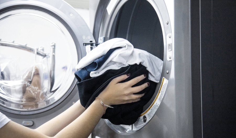 Cómo desinfectar la ropa en la lavadora? - Fundación Aquae