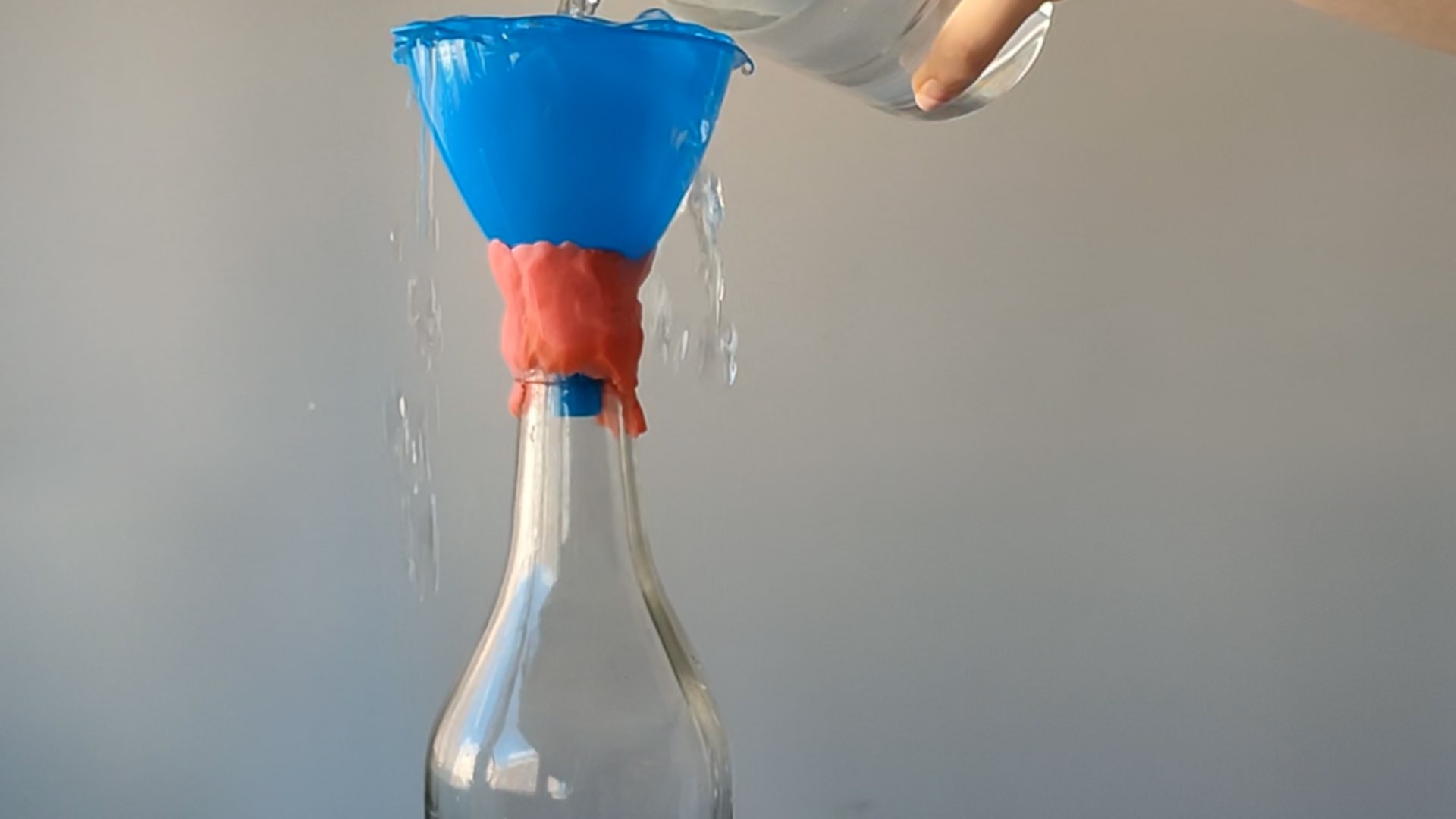 Embudo plástico embudo pequeño embudo salida de líquido más transparente.